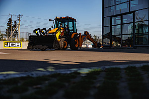 Компания «ЛОНМАДИ» представила на СТТ-2025 технику JCB