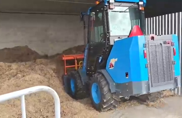 Мини-погрузчик МИТРАКС презентовали на ферме в Царском Селе