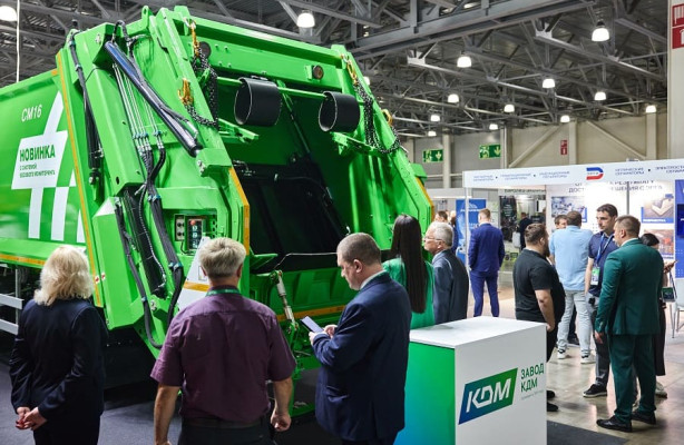 «Смоленский завод КДМ» представил первый в линейке мусоровоз с системой точного мониторинга весовых параметров и загрузки