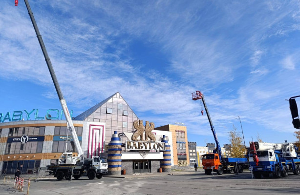 ЧМЗ презентовал новые модели автокранов в Сургуте