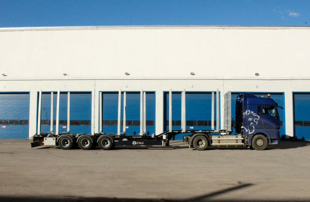 Новтрак представил не имеющий аналогов в России полуприцеп-сортиментовоз