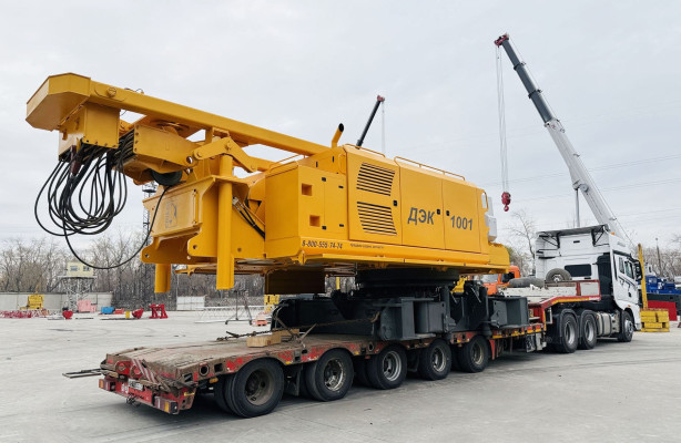 Челябинский механический завод выпустил и отгрузил не имеющий аналогов в РФ гусеничный кран