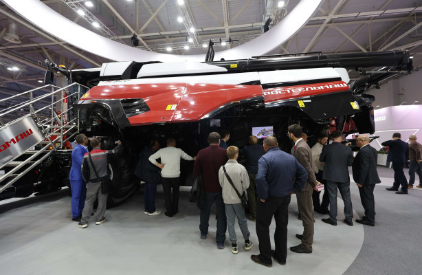 Универсальная платформа комбайна H820 станет основой для всего модельного ряда зерноуборочных машин Ростсельмаш к 2030 году