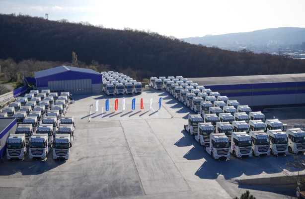 Торжественная передача 200 магистральных тягачей "Валдай 45" компании "Новоросметалл"