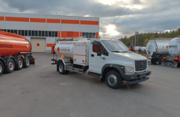 Завод Foxtank выпустил первую партию отечественных авиационных топливозаправщиков для авиакомпаний и аэропортов России