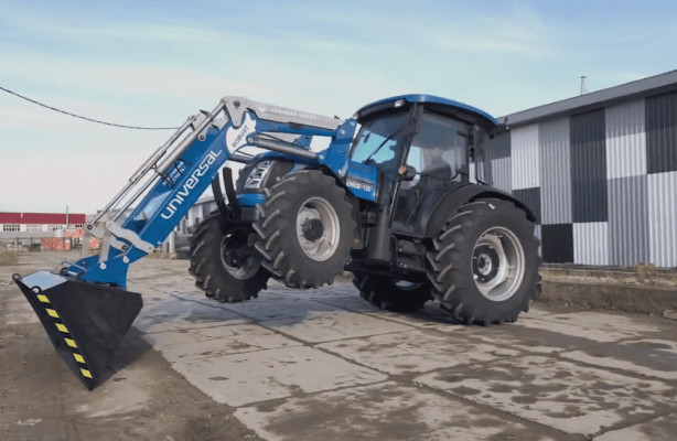 Российский завод выпустил погрузчик для трактора Solis 130