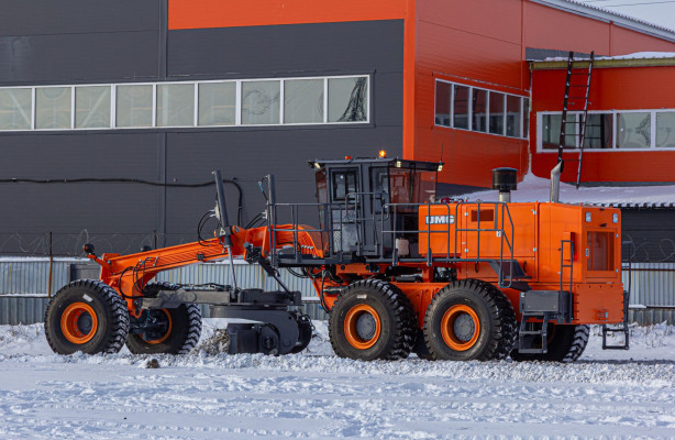 UMG разработала самый тяжелый автогрейдер в России