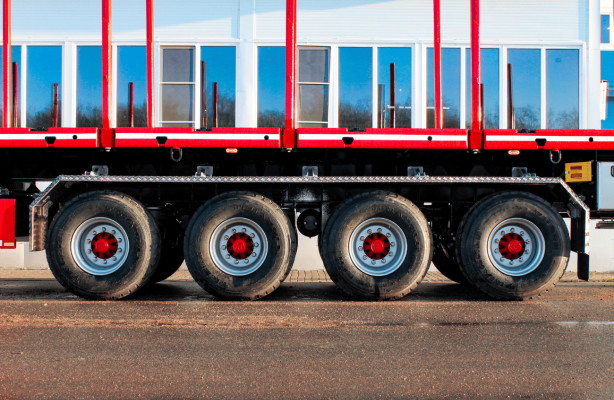 Отгрузки российских полуприцепов на рынок РФ упали на 57%, а рынок сократился почти в 3 раза