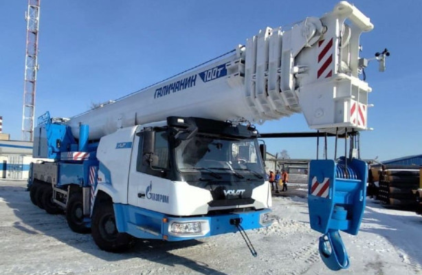 Российский завод выпустил автокран грузоподъемностью 100 тонн для «Газпрома»