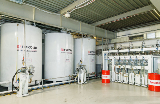 ЛУКОЙЛ ВНЕДРЯЕТ СЕРВИСЫ ПО ОРГАНИЗАЦИИ ПОЛНОГО ЦИКЛА ПОСТАВКИ И СОПРОВОЖДЕНИЯ СМАЗОЧНЫХ МАТЕРИАЛОВ