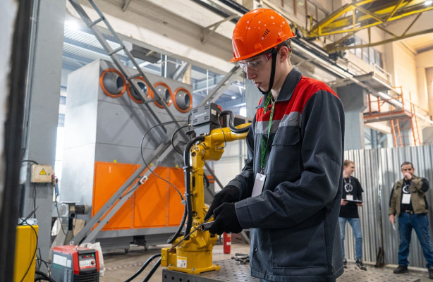 На КРМЗ проходит Всероссийский чемпионат по профмастерству в направлении «Роботизированная сварка»