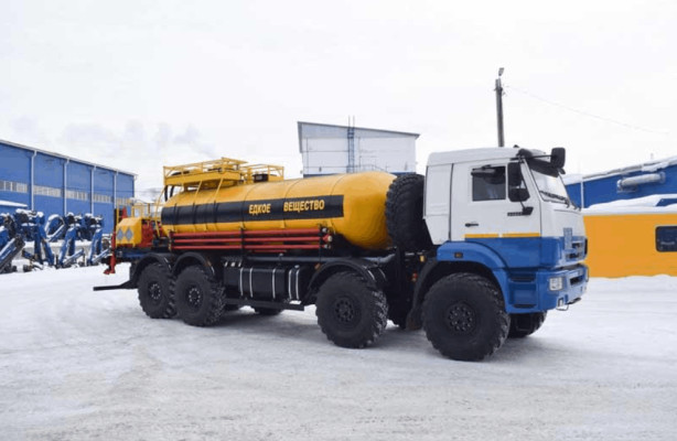 Уральский завод спецтехники выпустил новую спецмашину для кислотной обработки скважин