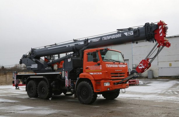 ГАКЗ представил новую серию автокранов грузоподъёмностью 25 и 32 тонны