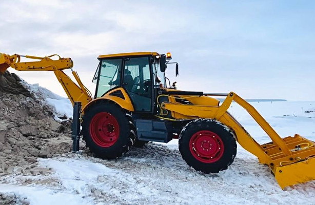 ЧЛМЗ представил опытный образец нового экскаватора погрузчика