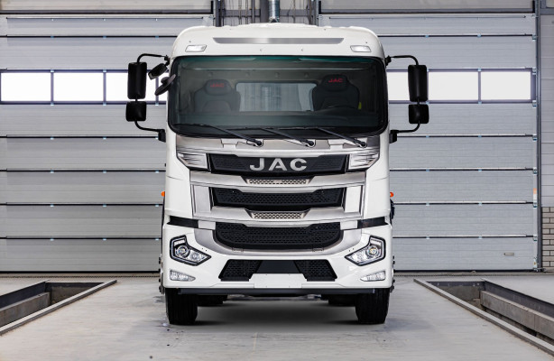 «Джак Автомобиль» выводит на рынок  20-тонный JAC N200 с третьей поворотной осью,  не имеющий аналогов на рынке