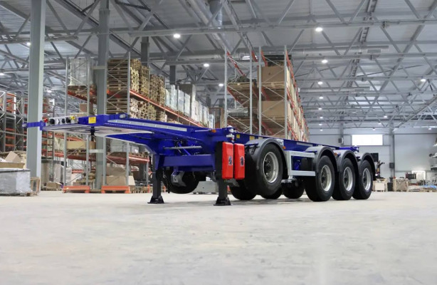 Тонар представил специализированный полуприцеп контейнеровоз для тяжелых 20 футовых танк контейнеров