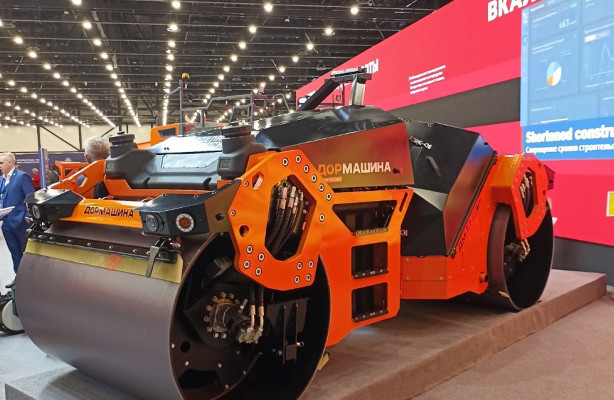 Завод Дорожных машин представил в Санкт-Петербурге новый дорожный каток c системой беспилотного управления