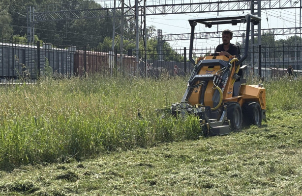 Завод BAUMECH представил новый шарнирно-сочлененный мини-погрузчик в работе