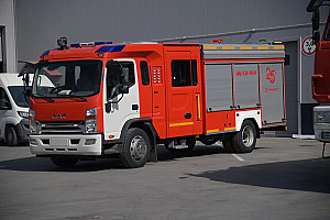 На вооружение питерских спасателей поступила пожарная автоцистерна на базе JAC N120